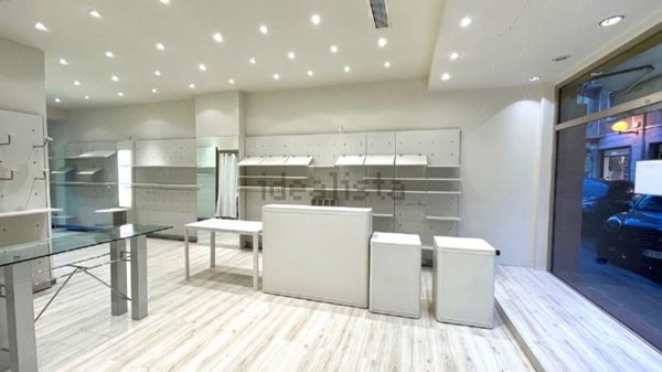 negozio in affitto a Biella in zona Centro Città