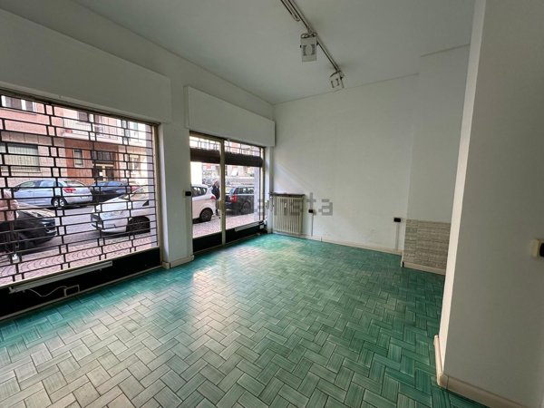 locale commerciale in affitto a Biella