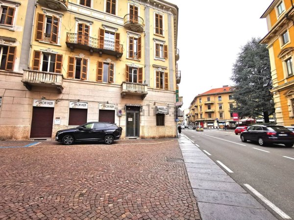 locale commerciale in affitto a Biella