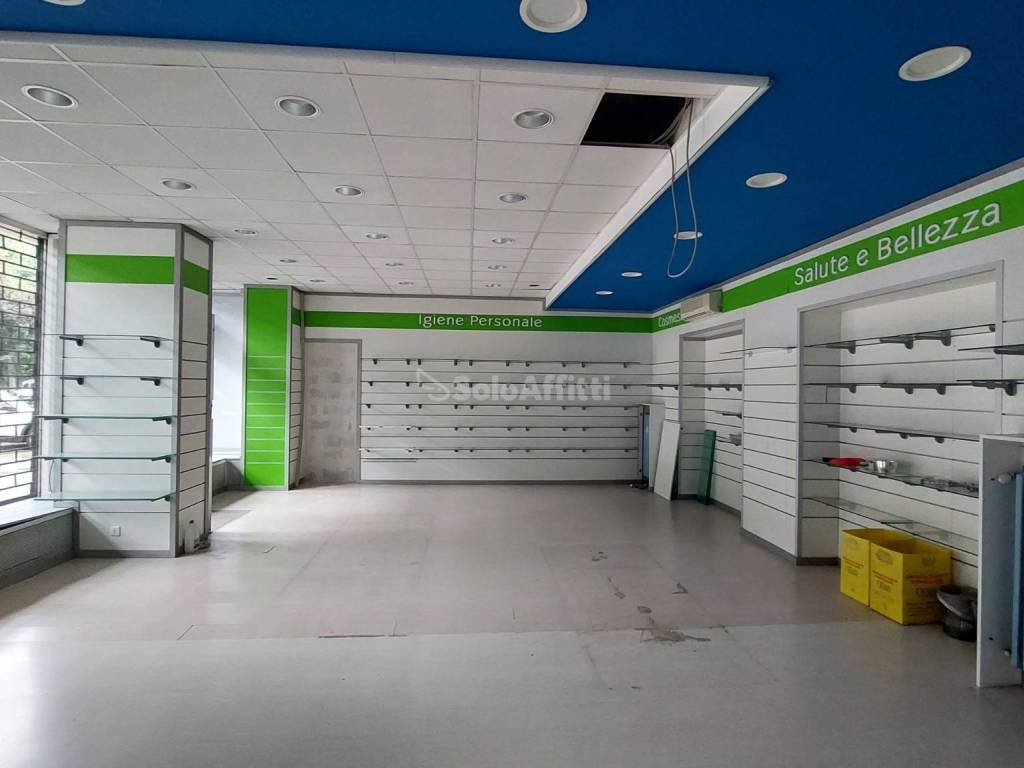 negozio in affitto a Biella in zona Centro Città