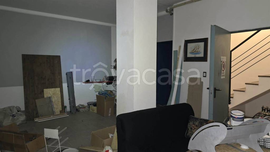locale commerciale in affitto a Biella