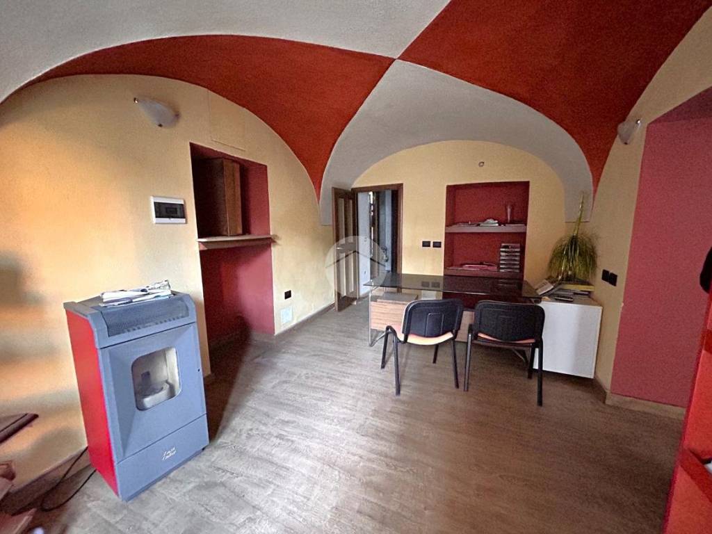 negozio in affitto a Biella in zona Chiavazza