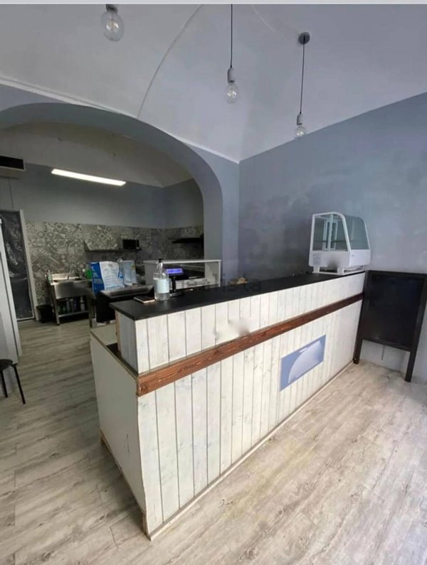 locale commerciale in affitto a Biella