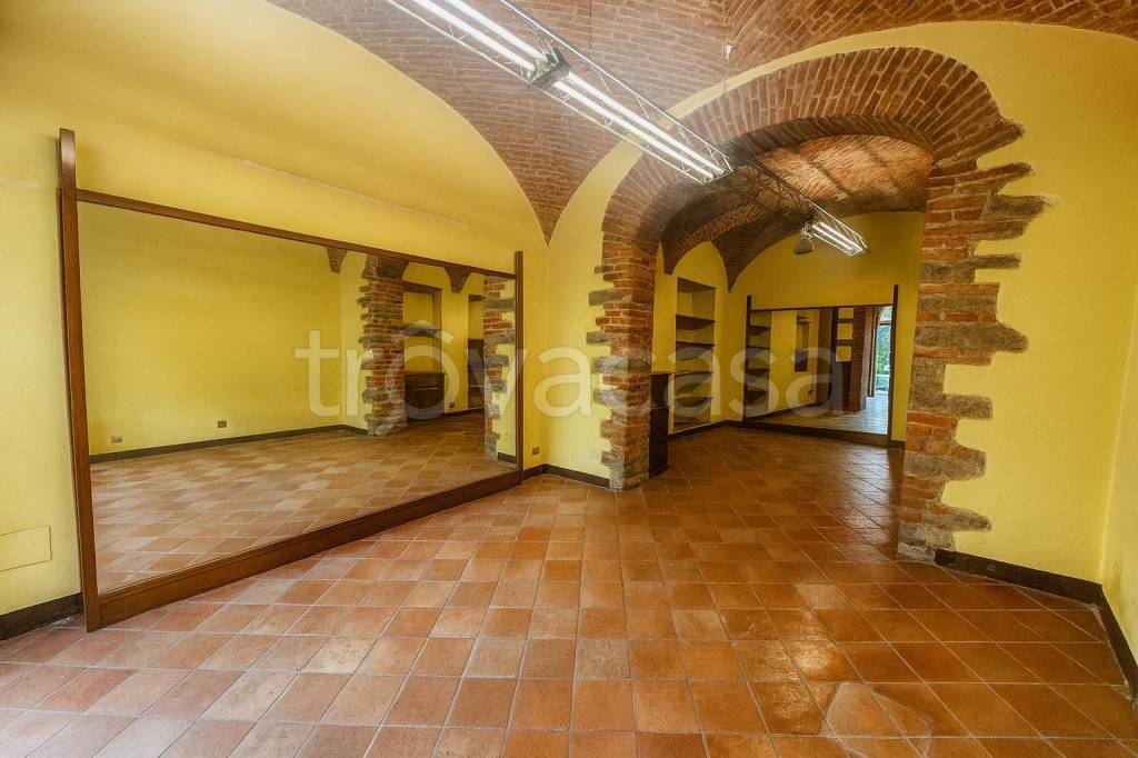 negozio in affitto a Biella in zona Centro Città