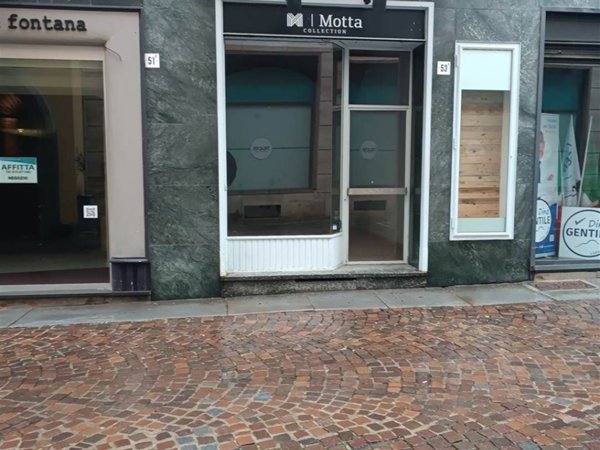 negozio in affitto a Biella in zona Centro Città