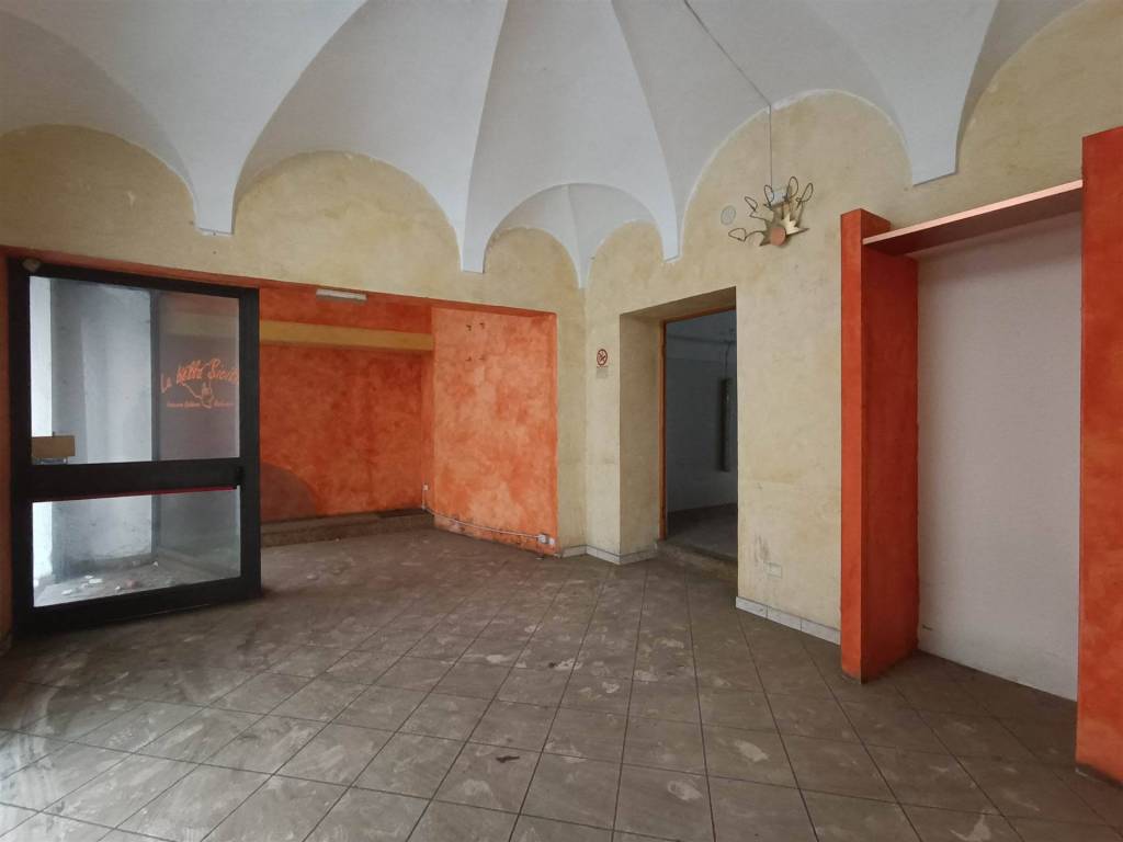 negozio in affitto a Biella in zona Centro Città
