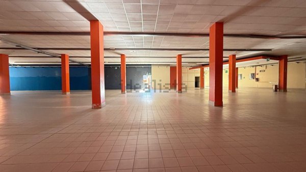 locale commerciale in affitto a Biella