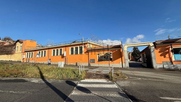 locale commerciale in affitto a Biella