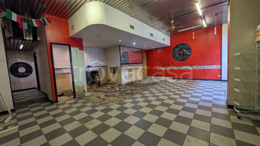 negozio in affitto a Biella in zona Centro Città