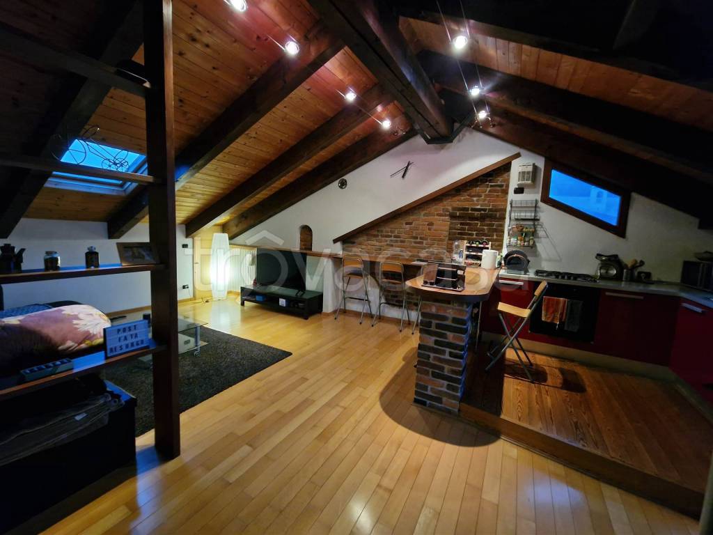 appartamento in affitto a Biella in zona Centro Città