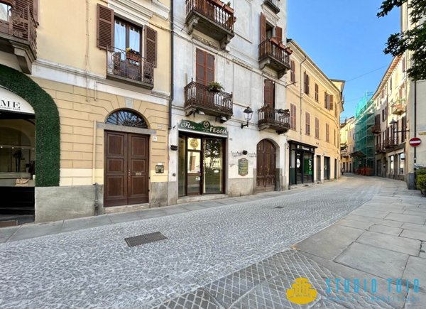 negozio in affitto a Biella in zona Centro Città
