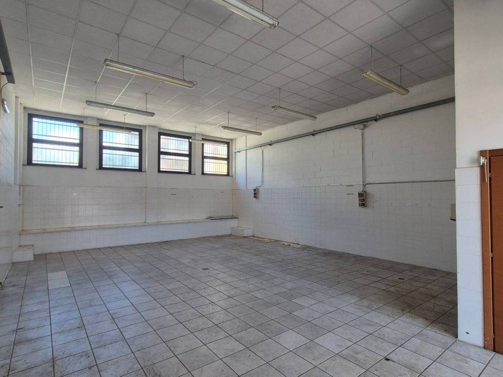 locale commerciale in affitto a Biella in zona Chiavazza