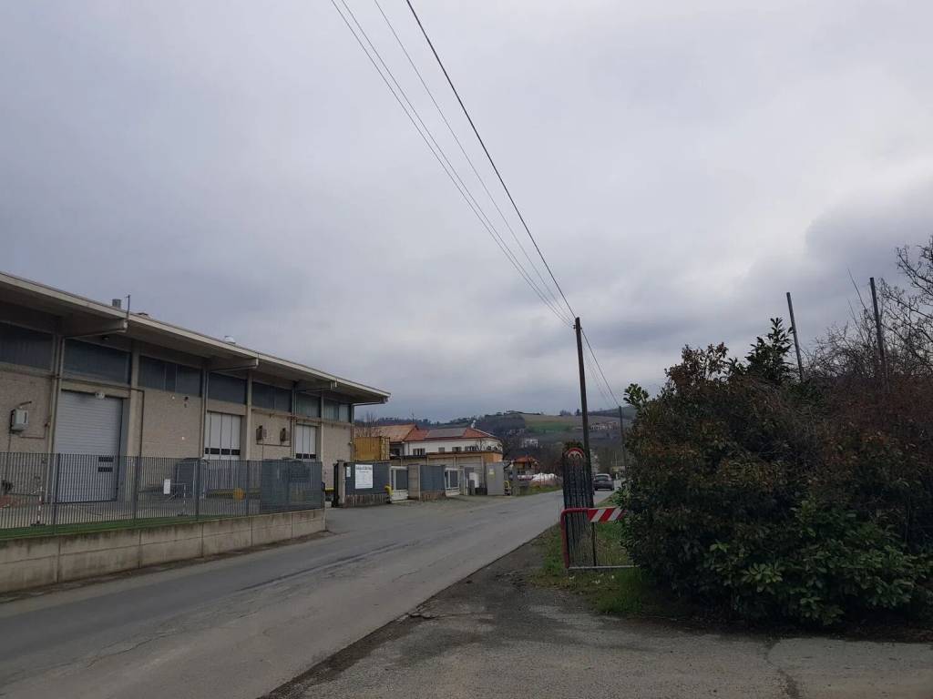 locale commerciale in affitto ad Acqui Terme