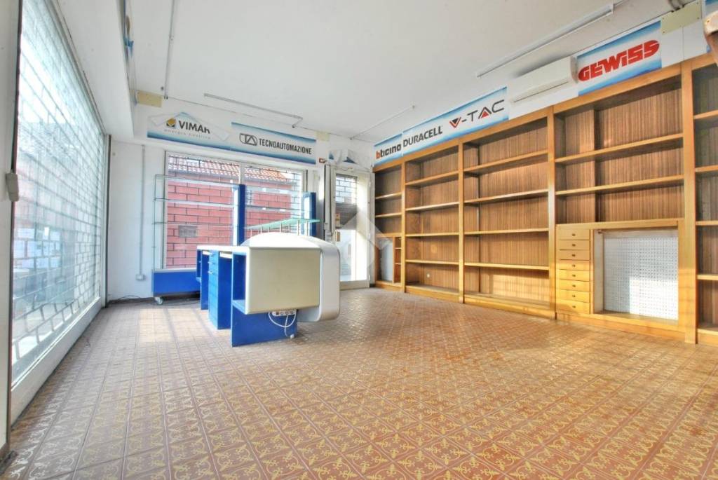 negozio in affitto a Cavaglià