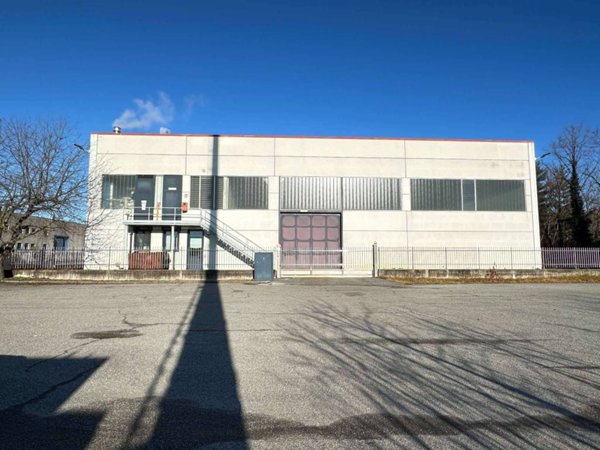 locale commerciale in affitto a Cossato