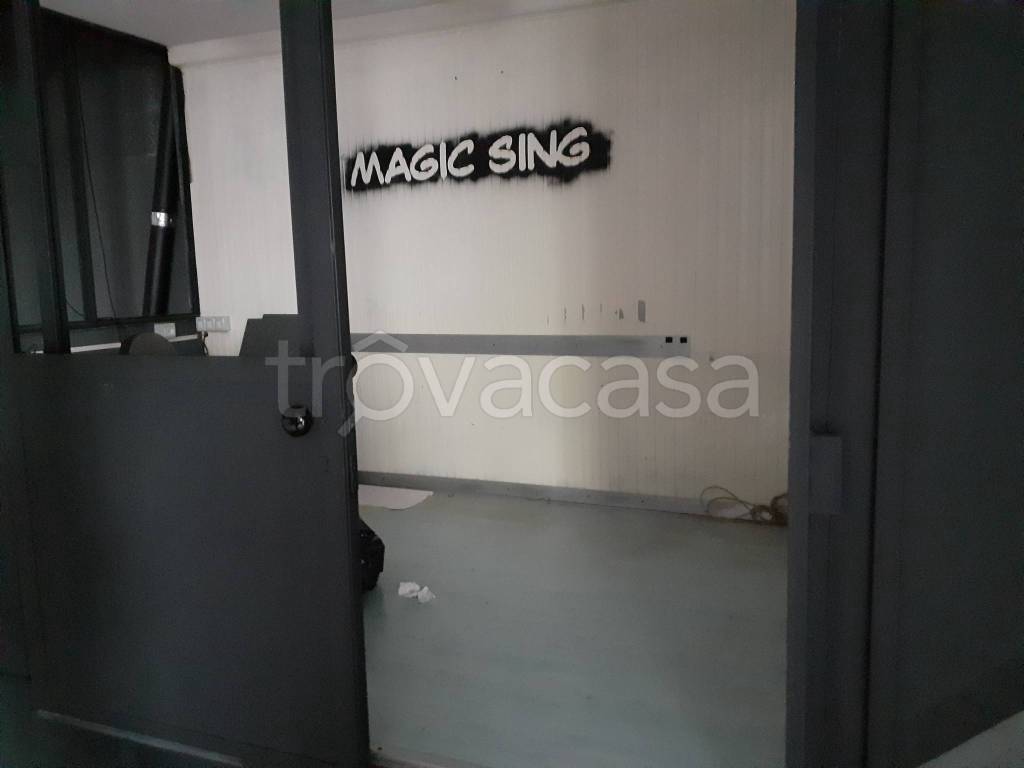 locale commerciale in affitto a Cossato