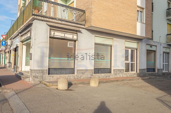 locale commerciale in affitto a Cossato in zona Monteferrario
