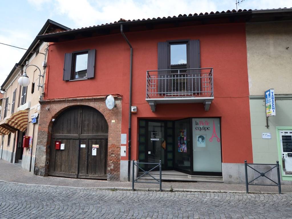 negozio in affitto a Ponderano
