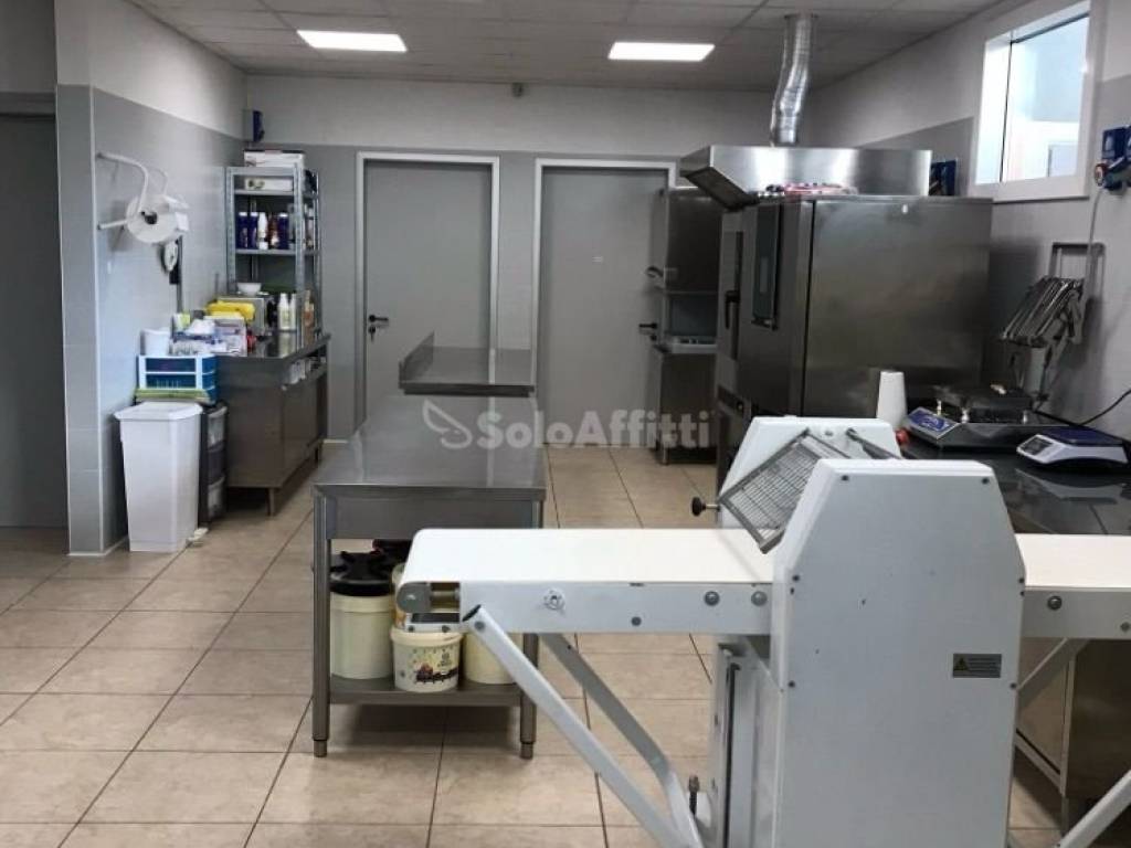 locale commerciale in affitto a Ponderano
