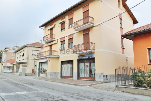 negozio in affitto a Ponderano