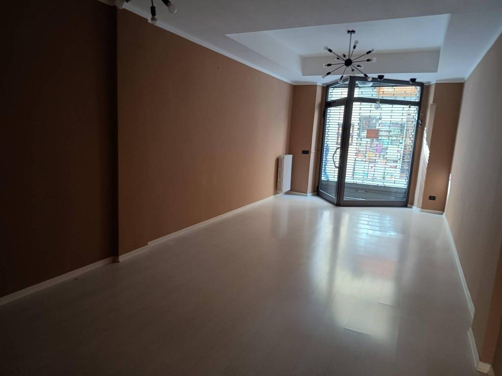 negozio in affitto ad Alessandria in zona Centro Città