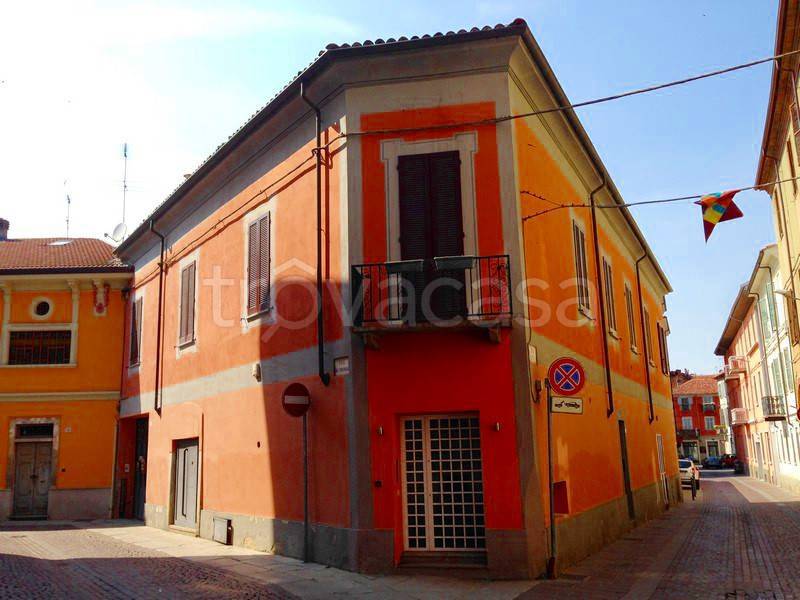 negozio in affitto ad Alessandria in zona Borgo Rovereto