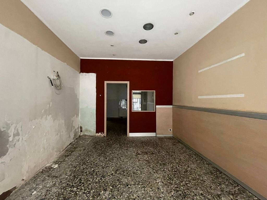 negozio in affitto ad Alessandria in zona Borgo Rovereto