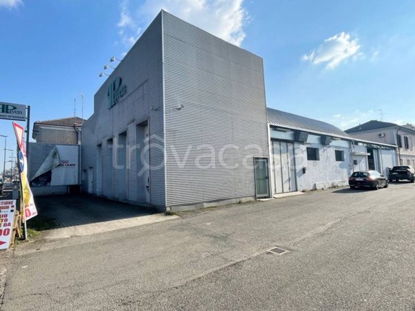 locale commerciale in affitto ad Alessandria in zona Borgo Cittadella