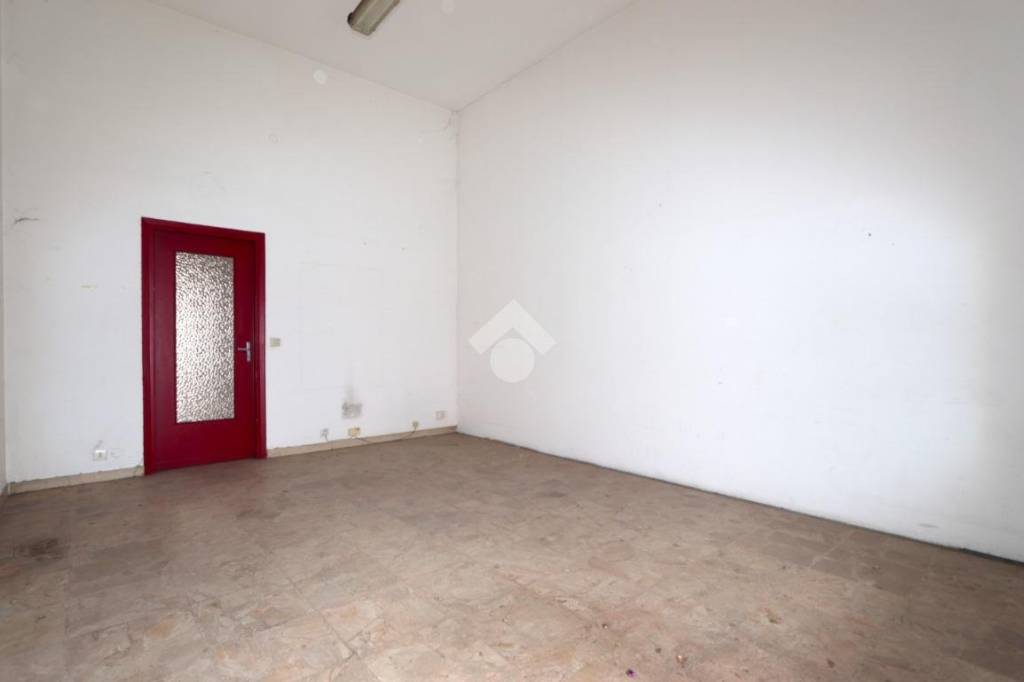 negozio in affitto ad Alessandria in zona Centro Città