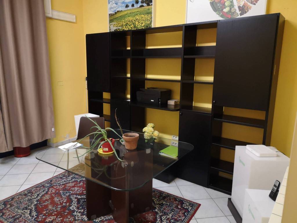negozio in affitto ad Alessandria in zona Il Cristo
