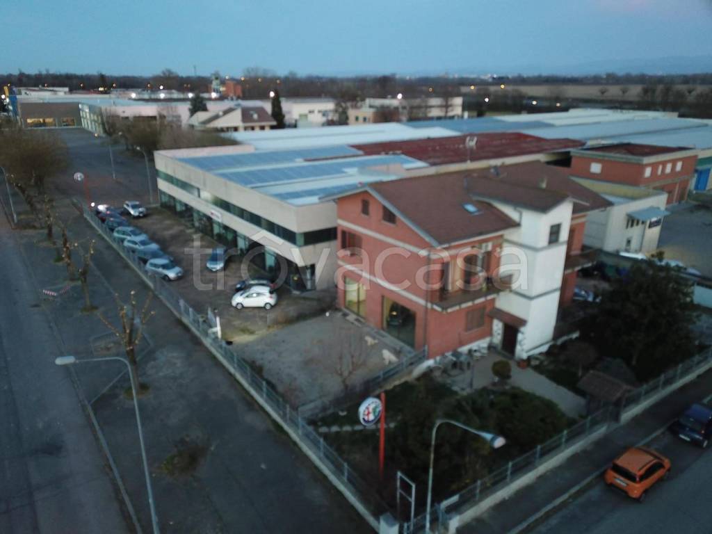 locale commerciale in affitto ad Alessandria in zona Il Cristo