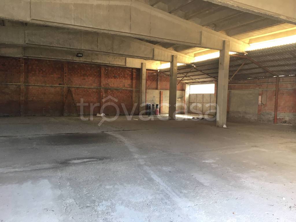 negozio in affitto ad Alessandria in zona Orti