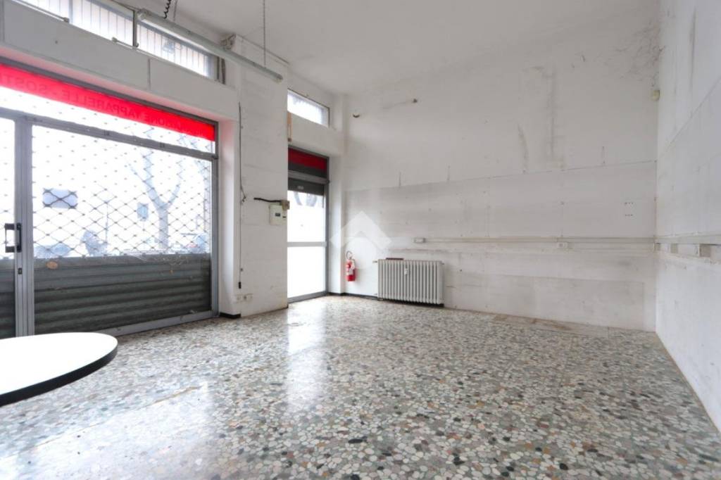 negozio in affitto ad Alessandria
