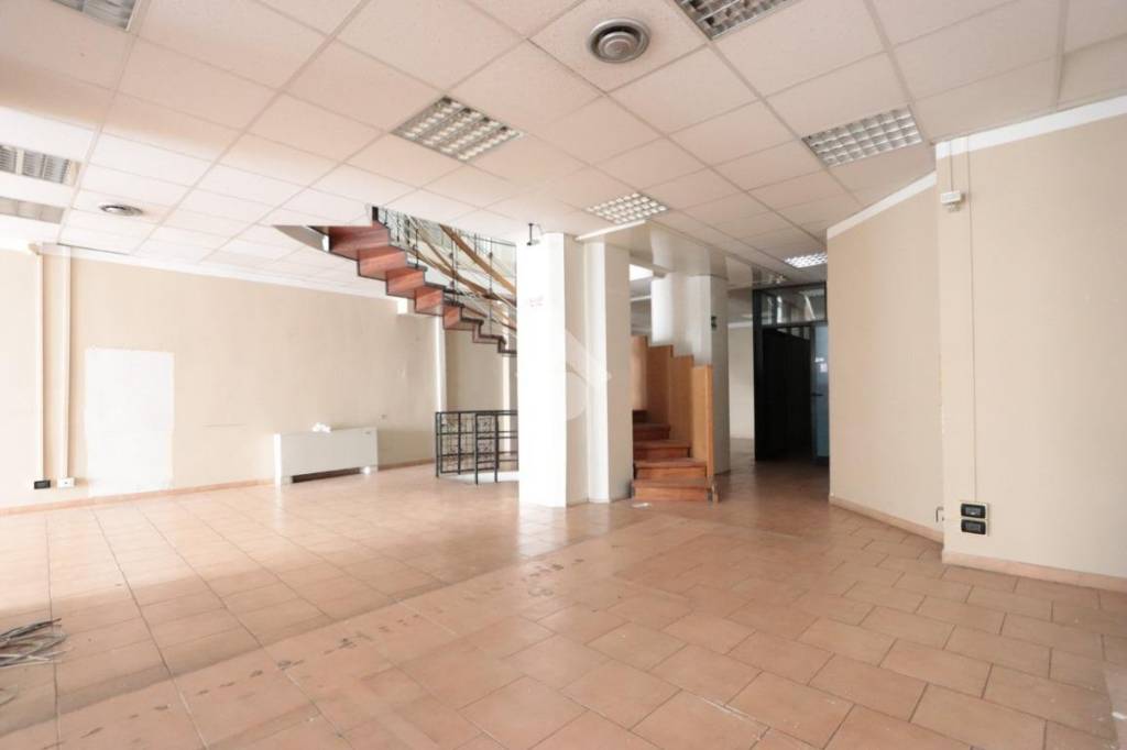 negozio in affitto ad Alessandria in zona Centro Città