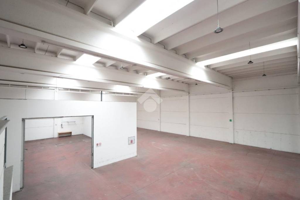 locale commerciale in affitto ad Alessandria in zona Il Cristo