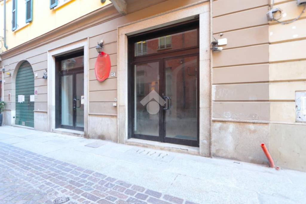 negozio in affitto ad Alessandria in zona Borgo Rovereto