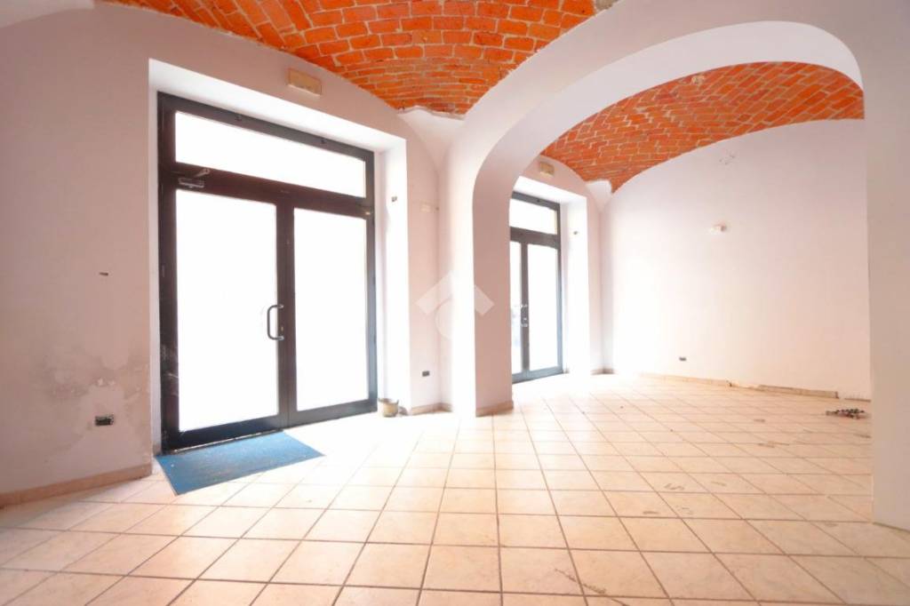 negozio in affitto ad Alessandria in zona Borgo Rovereto