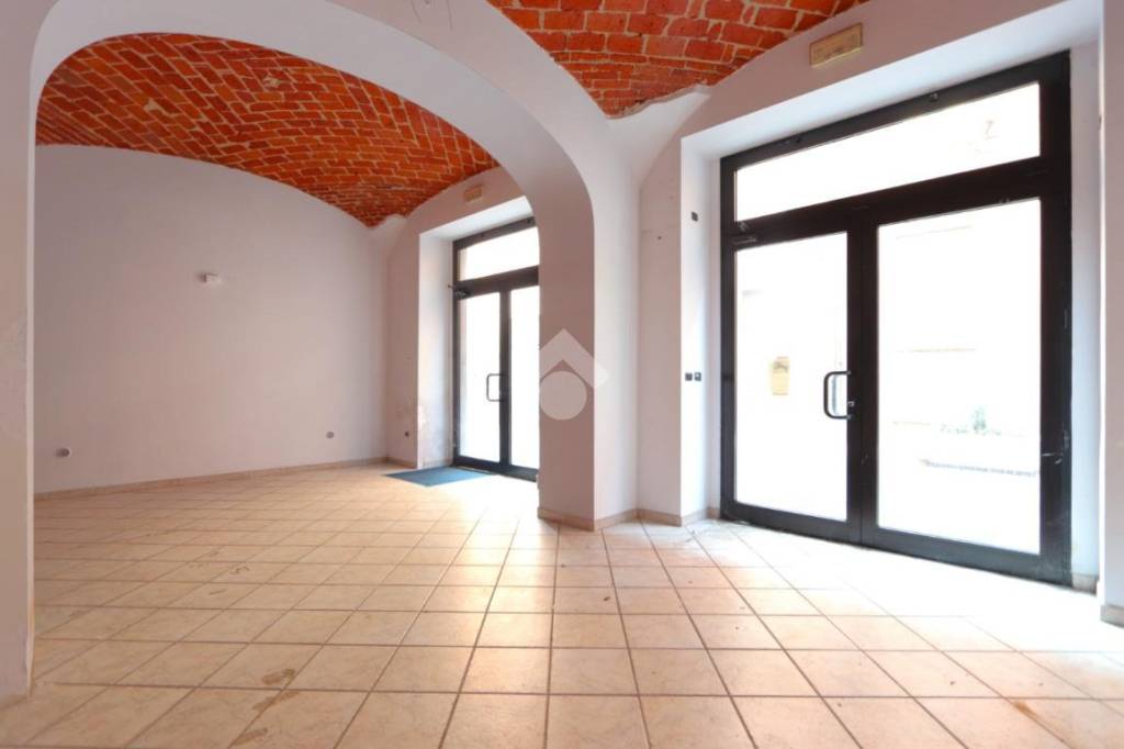 negozio in affitto ad Alessandria in zona Borgo Rovereto
