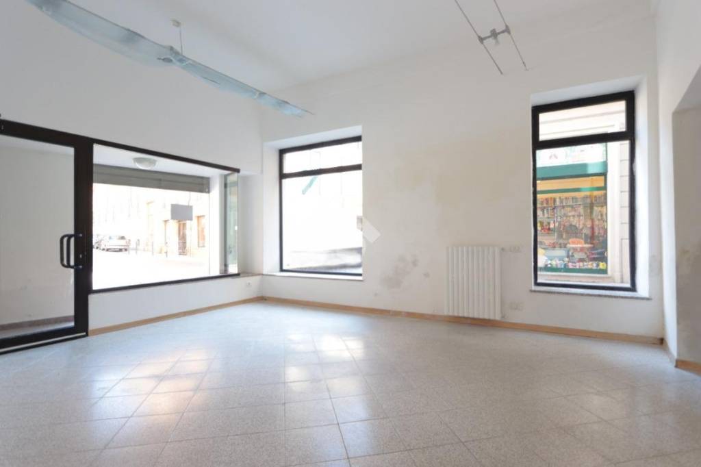negozio in affitto ad Alessandria in zona Borgo Rovereto