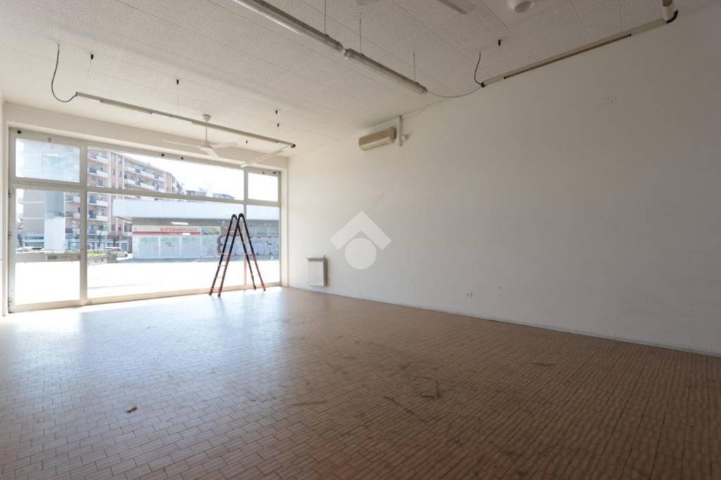 negozio in affitto ad Alessandria in zona Il Cristo