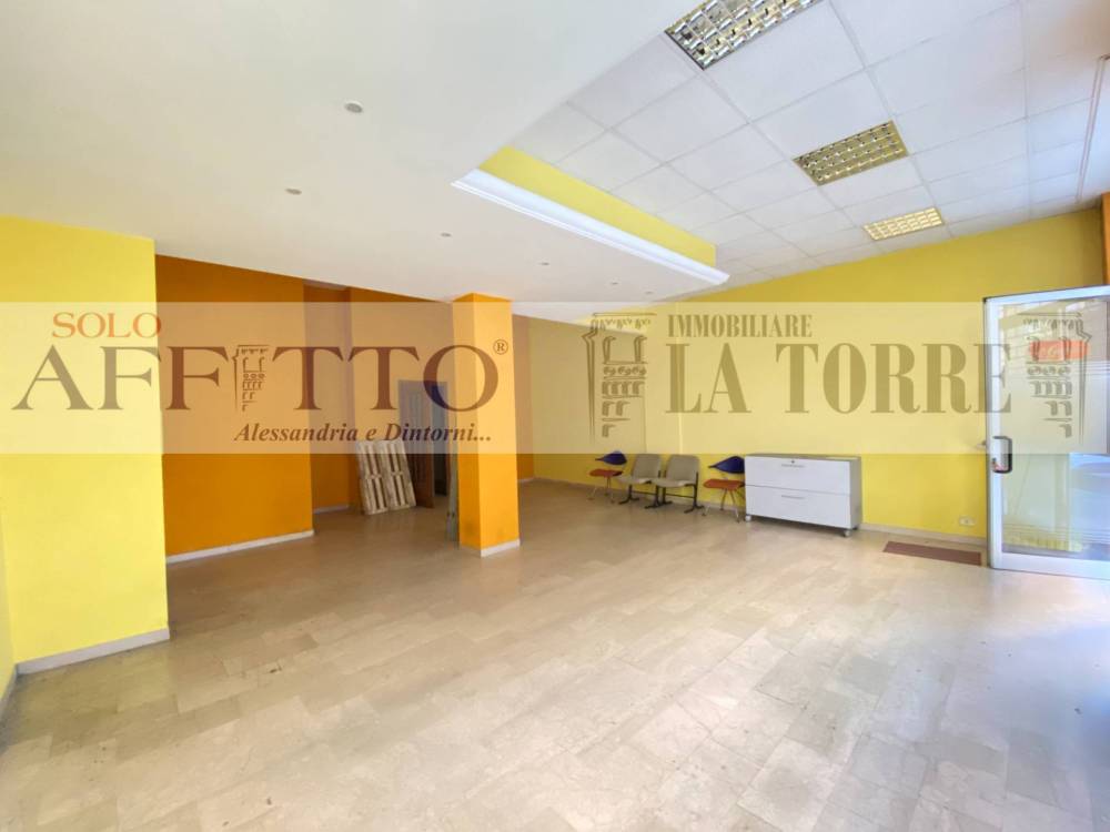 locale commerciale in affitto ad Alessandria in zona Piazza Garibaldi