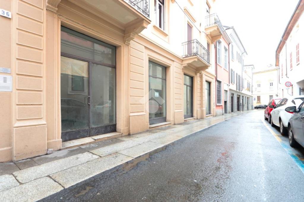 negozio in affitto ad Alessandria