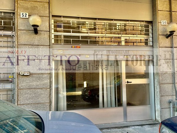 locale commerciale in affitto ad Alessandria in zona Borgo Rovereto