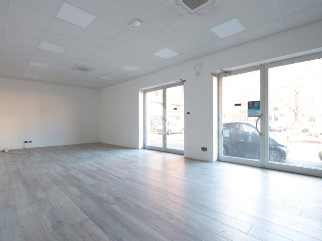 locale commerciale in affitto ad Alessandria in zona Borgo Rovereto