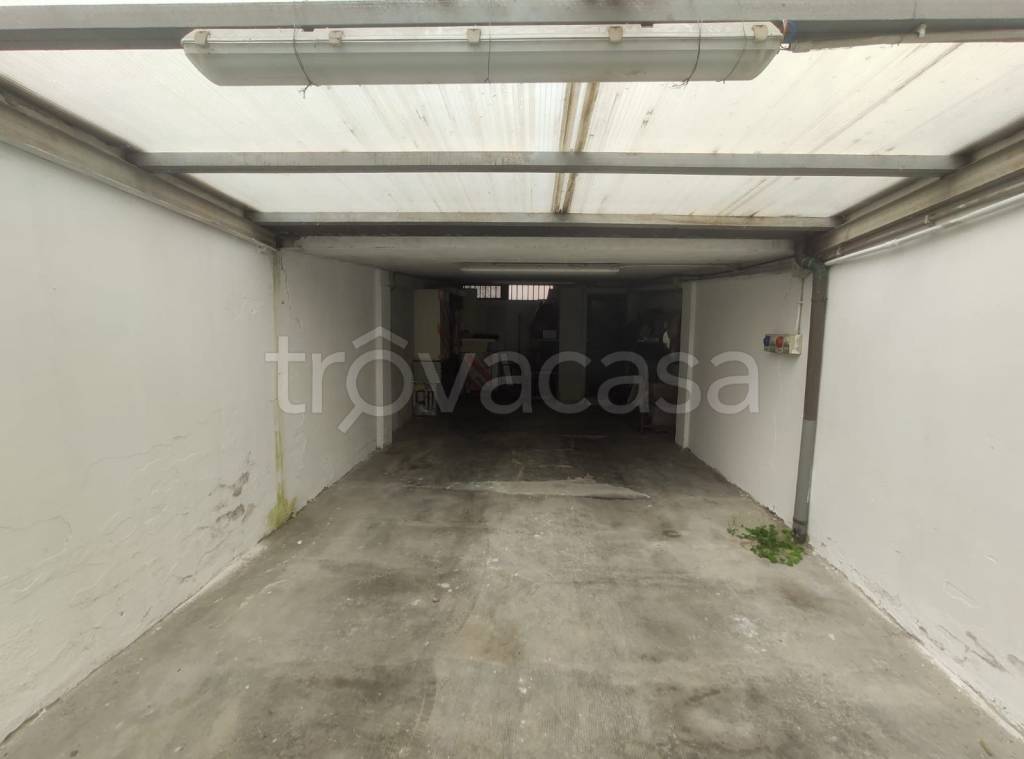 locale commerciale in affitto ad Alessandria in zona Il Cristo
