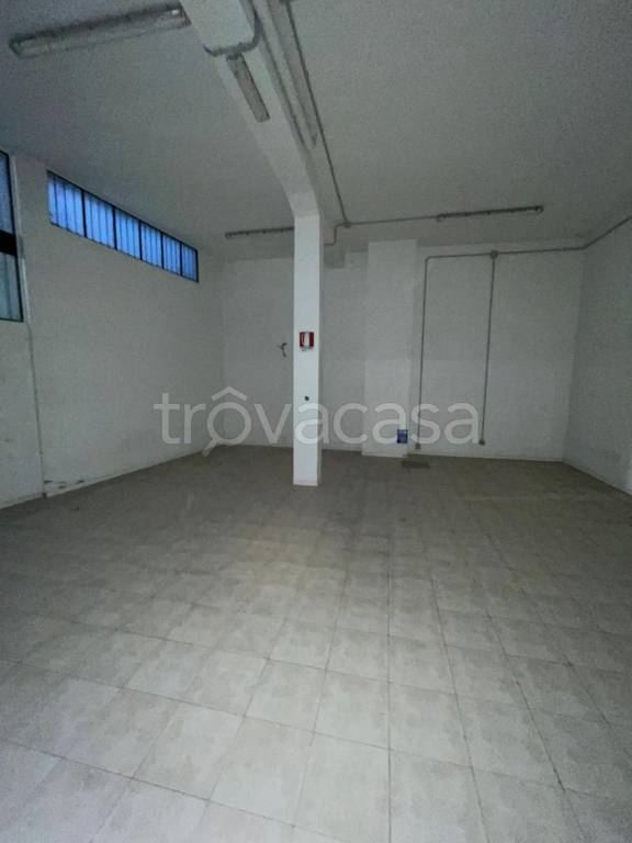 locale commerciale in affitto ad Alessandria