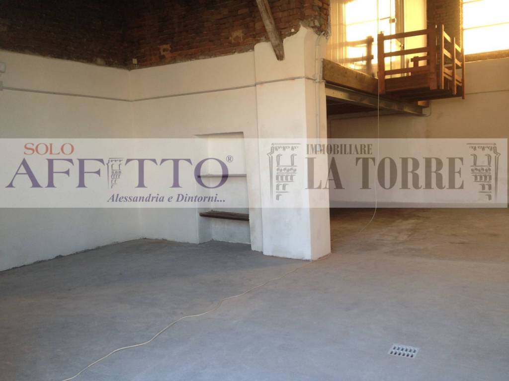 negozio in affitto ad Alessandria in zona Spinetta Marengo