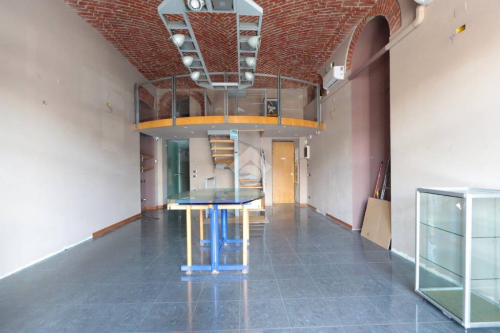 negozio in affitto ad Alessandria in zona Piazza Garibaldi