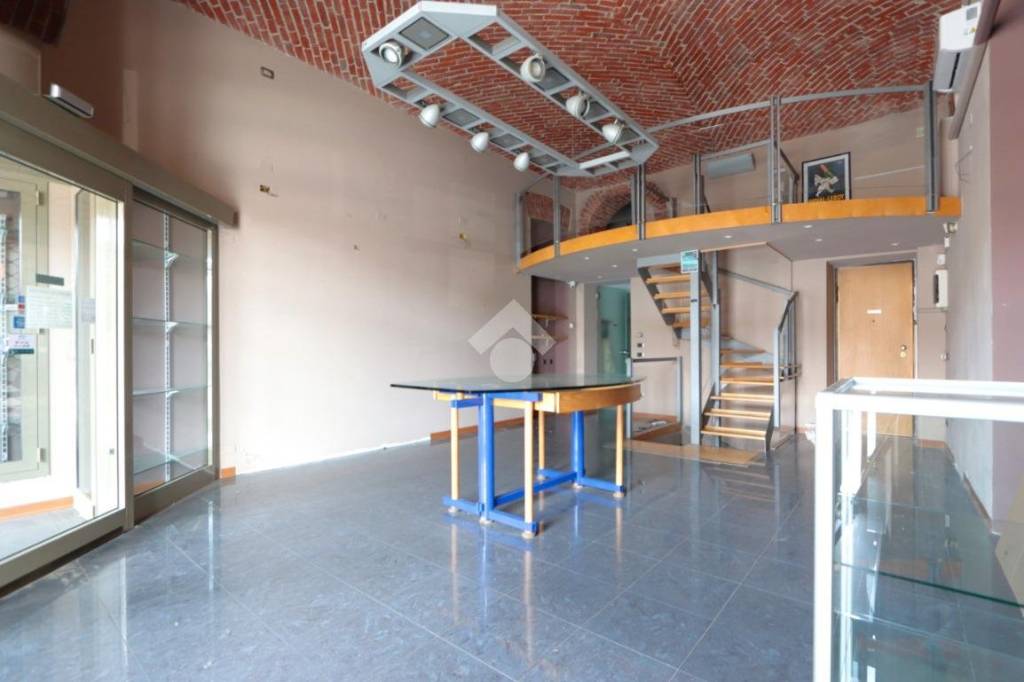 negozio in affitto ad Alessandria in zona Piazza Garibaldi