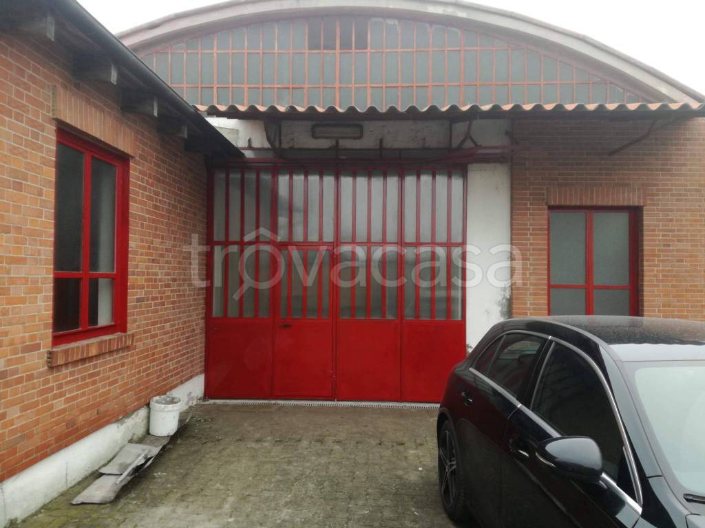 locale commerciale in affitto ad Alessandria in zona Orti